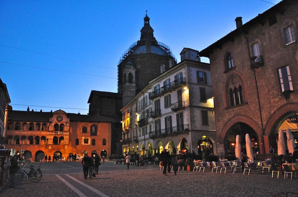 Appartamento Centro Storico Di Pavia Exterior foto